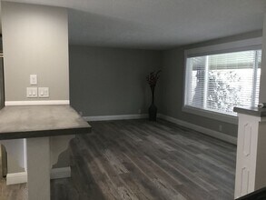 2194-4300 4300 S St, Unit 01-2619 in Roy, UT - Foto de edificio - Building Photo