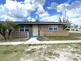 623 Joel Blvd in Lehigh Acres, FL - Building Photo