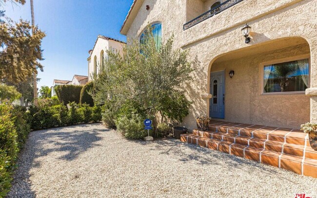 8251 W 4th St, Unit 8251 in Los Angeles, CA - Building Photo - Building Photo