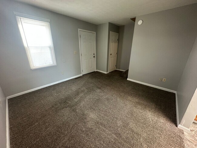 1572 Elizabeth St, Unit C in Belpre, OH - Foto de edificio - Building Photo