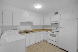 Rebecca Manor in Birmingham, AL - Foto de edificio - Interior Photo