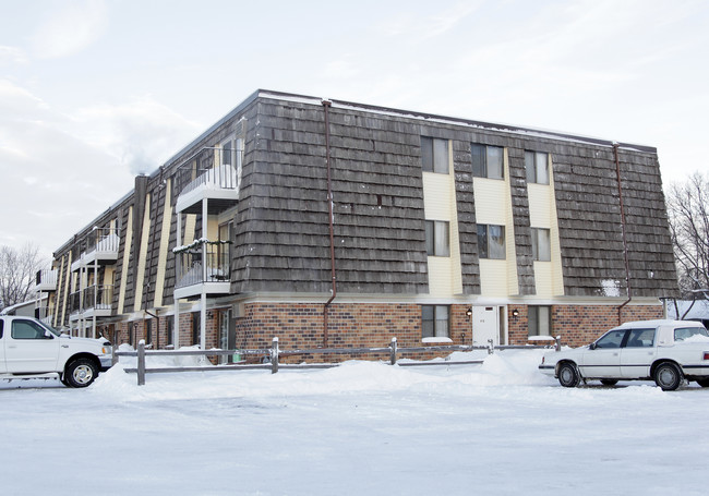 Highlander Apartments in Litchfield, MN - Building Photo - Building Photo