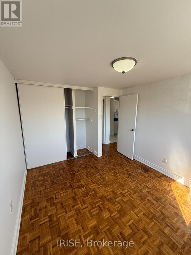 7555 Goreway Dr in Mississauga, ON - Building Photo - Building Photo