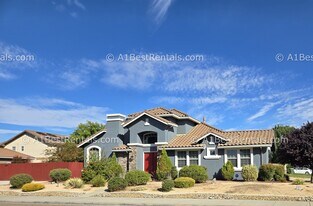 1271 Grange Way in Ripon, CA - Building Photo