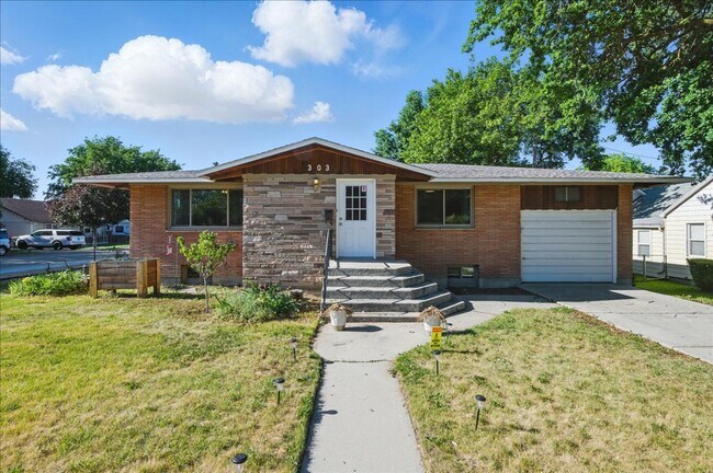 303 W Pine Ave in Meridian, ID - Building Photo - Building Photo