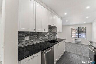 50 Aiken St in Norwalk, CT - Foto de edificio - Building Photo