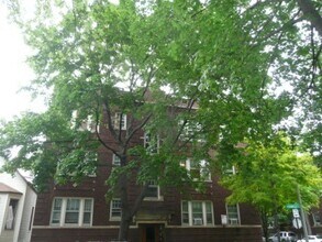 1902 W Cornelia Ave in Chicago, IL - Building Photo - Building Photo