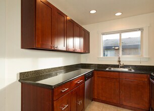 Lawton Park Apartments in Seattle, WA - Building Photo - Building Photo