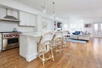 195 W 2nd St, Unit 1 in Boston, MA - Building Photo - Building Photo