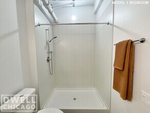 1009 W Lawrence Ave, Unit 2 in Chicago, IL - Building Photo - Building Photo