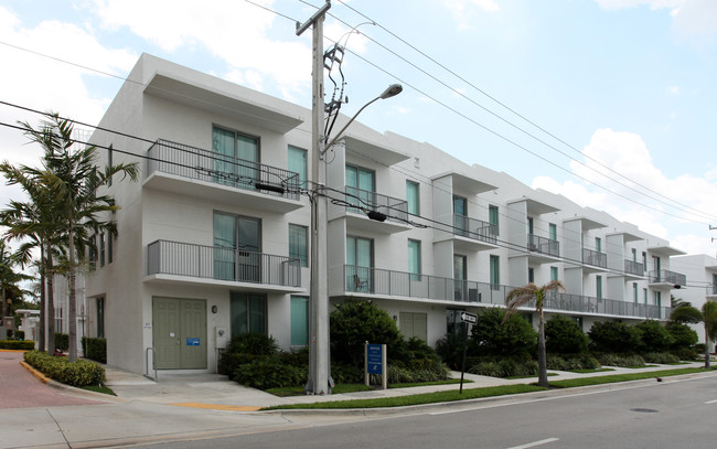 Courtyards at Hollywood Station in Hollywood, FL - Building Photo - Building Photo