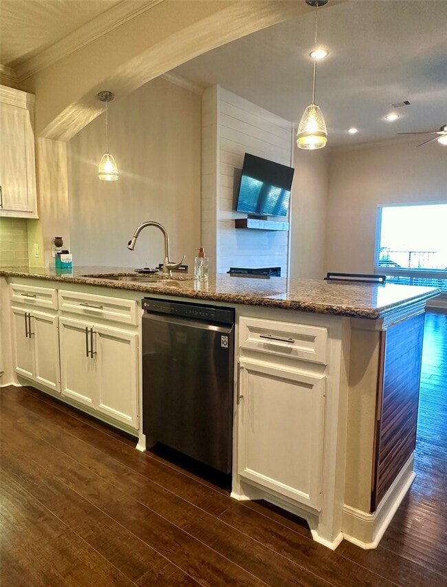 17570 Hwy 105 W in Montgomery, TX - Building Photo - Building Photo