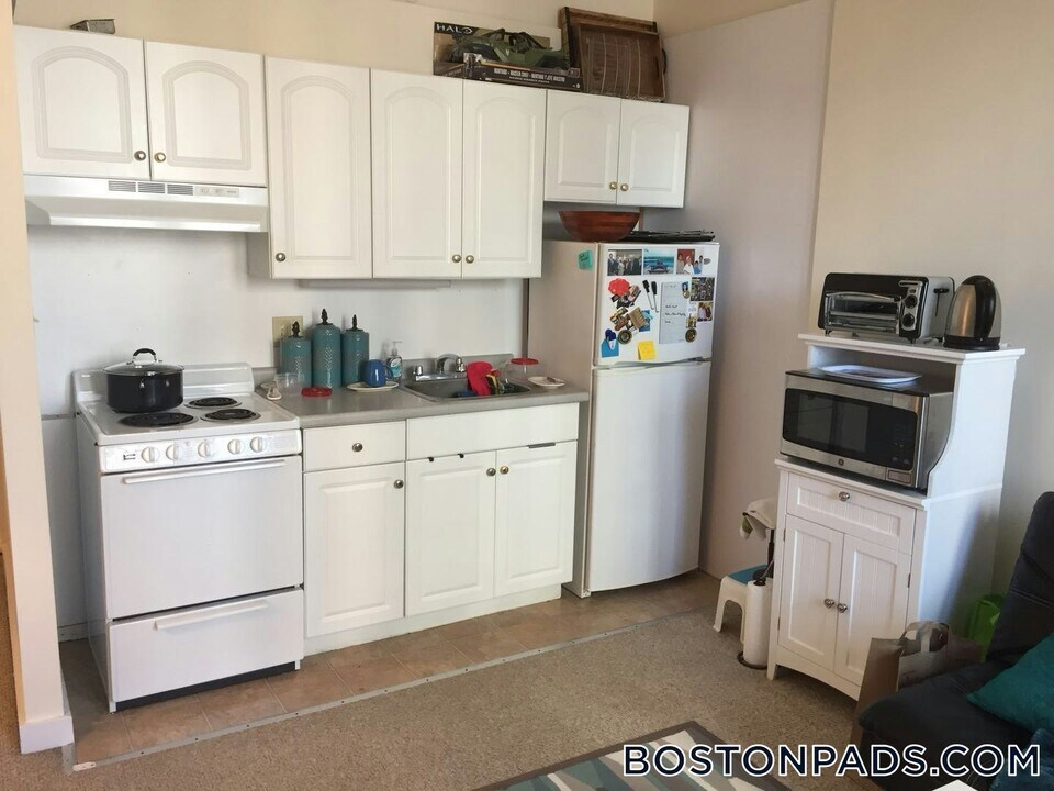 62 Boylston St, Unit 622 in Boston, MA - Building Photo