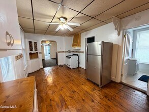 17 Greene St, Unit DOWN in Amsterdam, NY - Building Photo - Building Photo