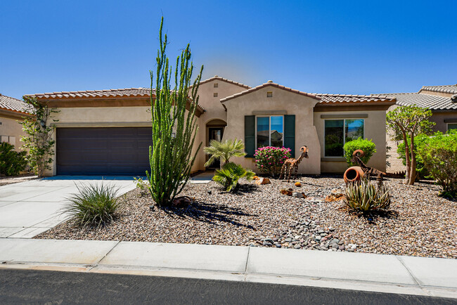 81465 Avenida Montura in Indio, CA - Foto de edificio - Building Photo