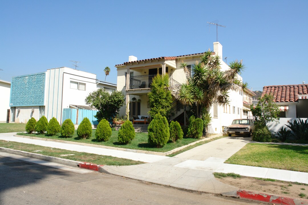 124 Sinclair Ave in Glendale, CA - Building Photo