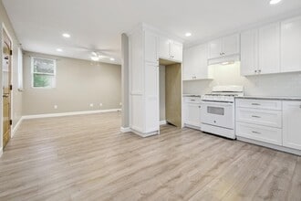 747 W 10th St in Los Angeles, CA - Building Photo - Building Photo