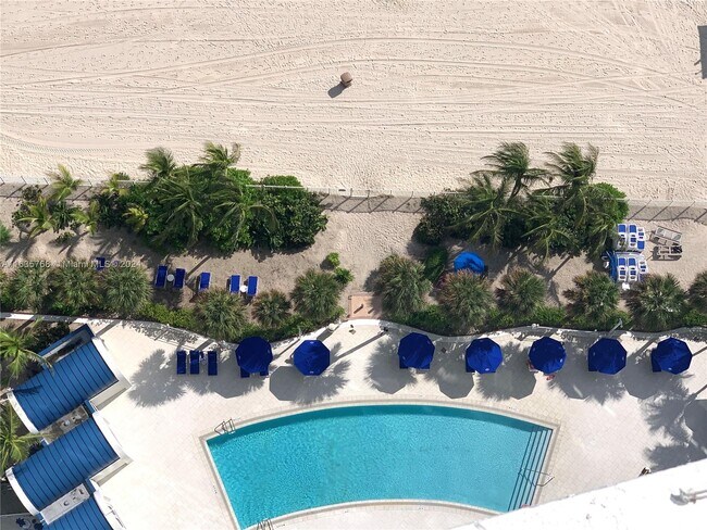 18671 Collins Ave, Unit 2404 in Sunny Isles Beach, FL - Foto de edificio - Building Photo