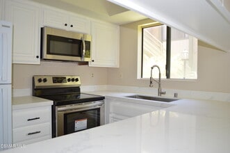 786 Birchpark Cir in Thousand Oaks, CA - Building Photo - Building Photo