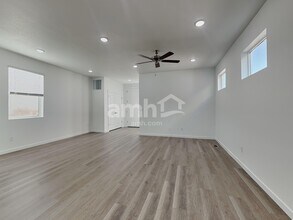 360 N Addison Way in Aurora, CO - Building Photo - Building Photo