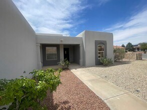 2020 Southern Star Loop in Las Cruces, NM - Building Photo - Building Photo
