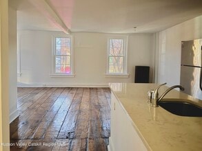 624 Warren St in Hudson, NY - Building Photo - Building Photo