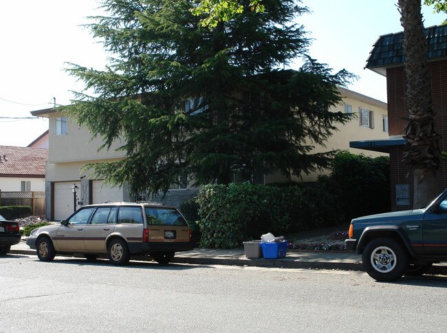 131 24th Ave in San Mateo, CA - Foto de edificio - Building Photo
