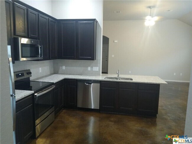 1123 Burek Cross in Seguin, TX - Building Photo - Building Photo