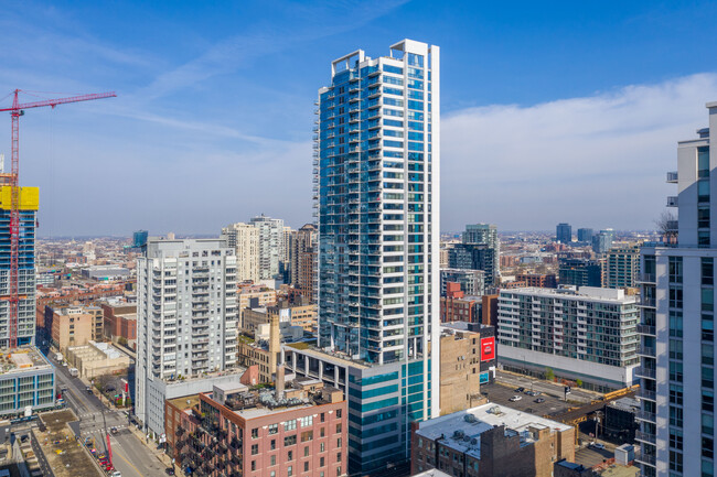 Silver Tower in Chicago, IL - Foto de edificio - Building Photo