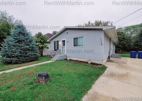 119 6th St SW in Oelwein, IA - Building Photo