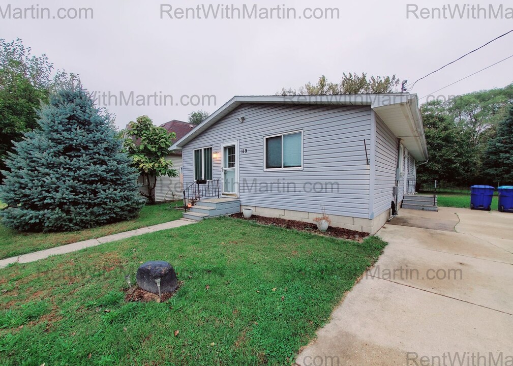 119 6th St SW in Oelwein, IA - Building Photo