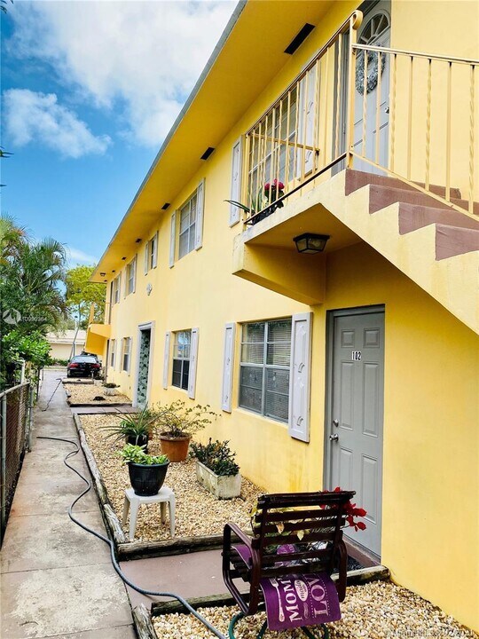 1020 N 18th Ct in Hollywood, FL - Building Photo