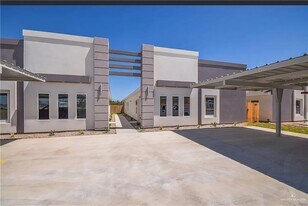 23 West Dr in Edinburg, TX - Building Photo