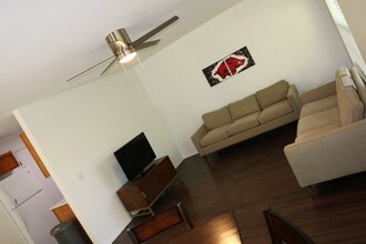 594 W Moan Pl in Fayetteville, AR - Building Photo - Building Photo