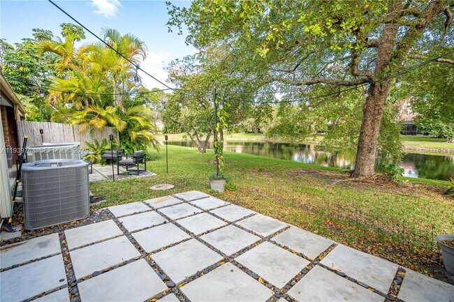 3753 Estepona Ave in Doral, FL - Building Photo - Building Photo