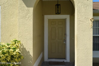 939 Lyons Cir NW in Palm Bay, FL - Building Photo - Building Photo