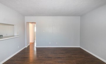 927 Daisy Ave-Unit -4 in Long Beach, CA - Building Photo - Building Photo
