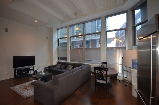 88 Kingston St, Unit 1B in Boston, MA - Foto de edificio - Building Photo