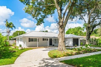 27 Pinehurst Ln in Boca Raton, FL - Building Photo - Building Photo