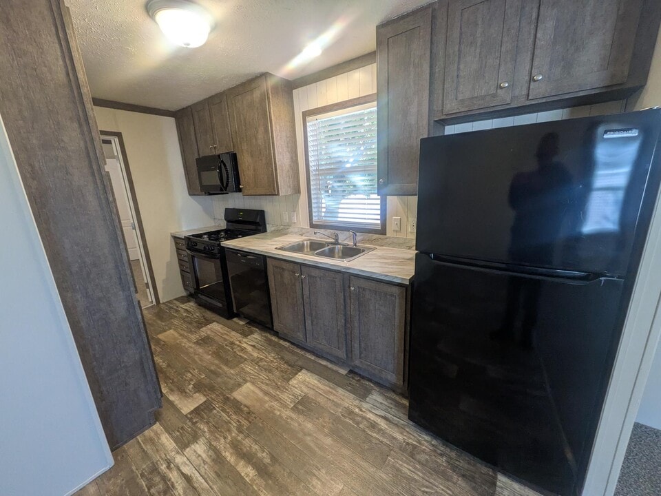 278 New Mexico in Belleville, MI - Building Photo