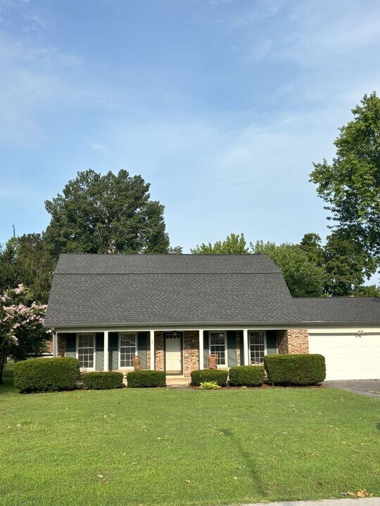 707 Cottonwood Dr in Bowling Green, KY - Foto de edificio