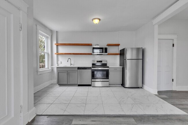 3221 The Alameda in Baltimore, MD - Building Photo - Building Photo