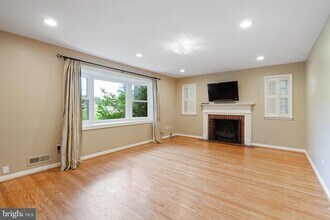 120 Walker Rd in Wayne, PA - Building Photo - Building Photo