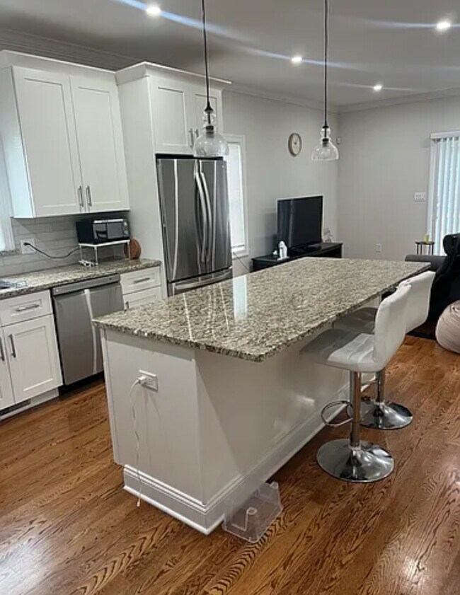 87 Bradford St in Harrison, NY - Building Photo - Building Photo