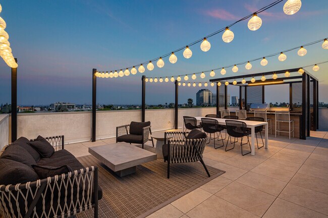 Reve in Los Angeles, CA - Building Photo - Building Photo
