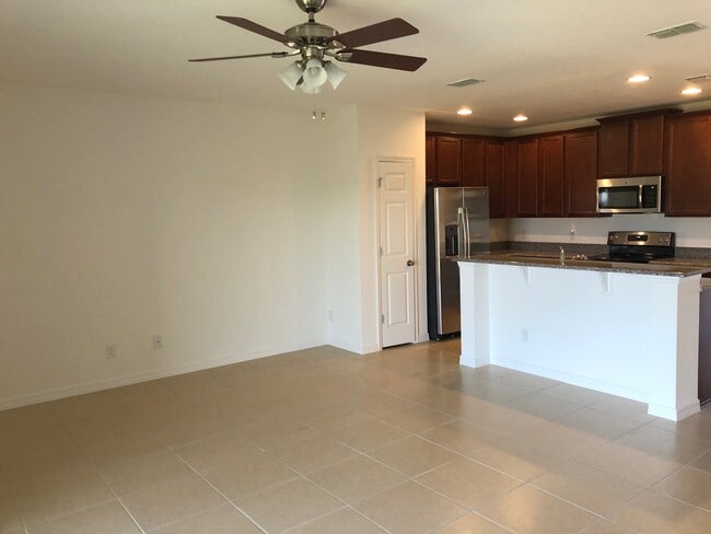 200 Primrose Dr in Davenport, FL - Building Photo - Building Photo