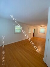 726 Fairview Rd in Asheville, NC - Foto de edificio - Building Photo