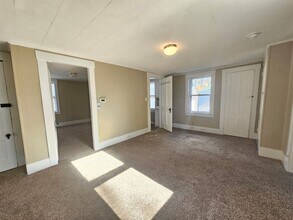 7 Monson Pl in Milford, NH - Building Photo - Building Photo