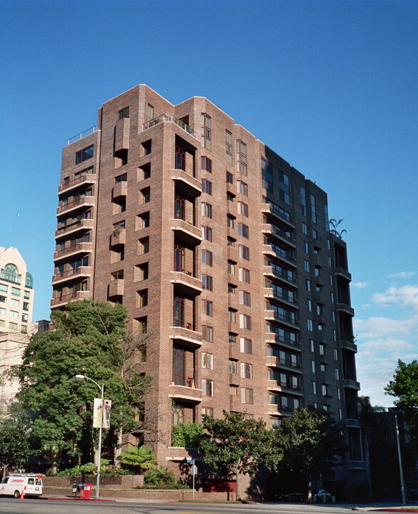 The Thayer in Los Angeles, CA - Building Photo