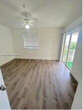 2066 NE 167th St in North Miami Beach, FL - Building Photo - Building Photo